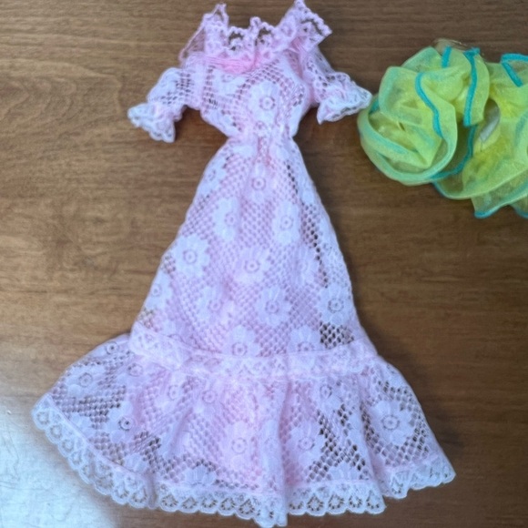 Mattel Vintage Barbie 1966 with Outfits - Picture 8 of 11